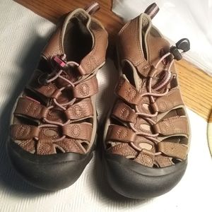 Ladies Size 8 Keen hiking sandals